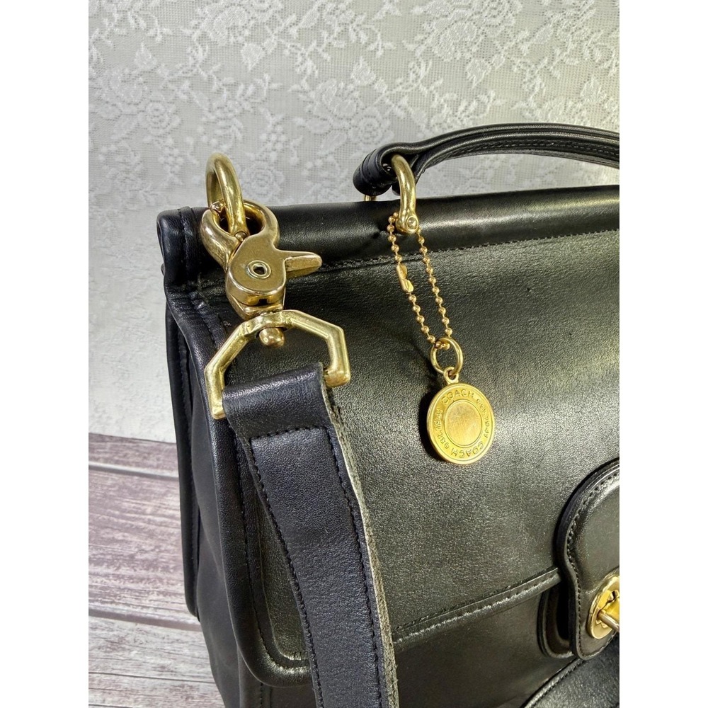 Vintage COACH Willis Black Leather Crossbody Handbag – Classic Turnlock Style - Picture 12 of 17